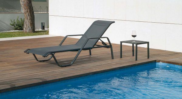Tumbona apilable para piscina gris antracita con respaldo reclinable Marina