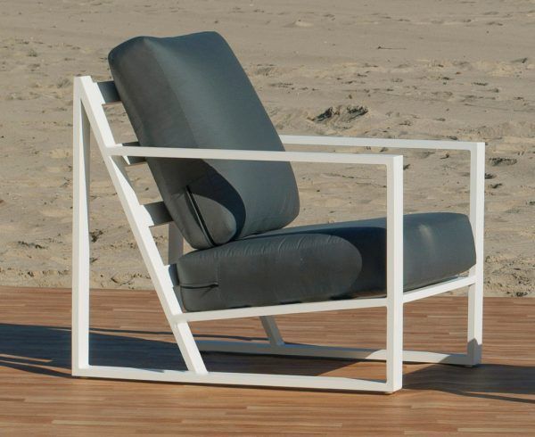 Vista lateral Sillón de exterior en aluminio Alelí