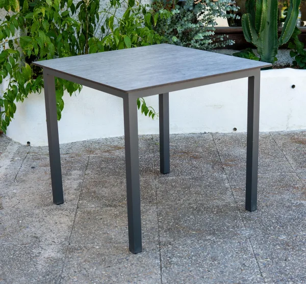 Mesa cuadrada de exterior modelo Margot 80×80