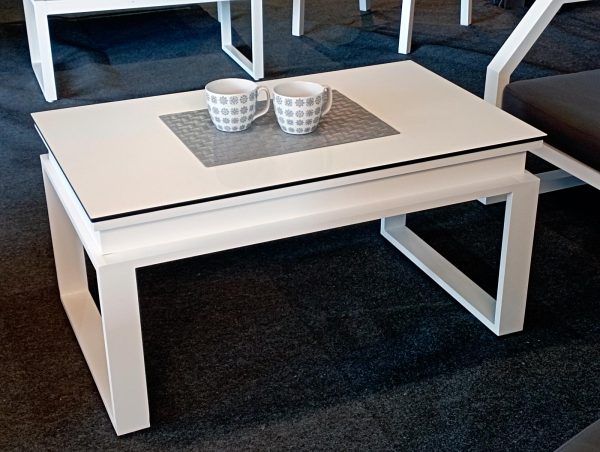 mesa elevable de aluminio con tablero de HPL cerrada