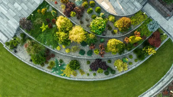 large modern residential backyard garden 2025 03 15 03 01 56 utc 1 1