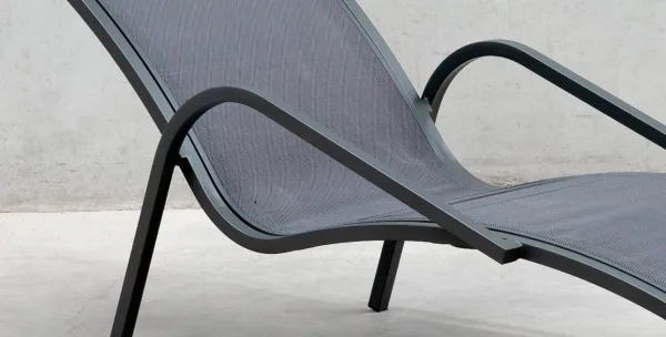 Detalle Tumbona de piscina ergonómica Vilamar