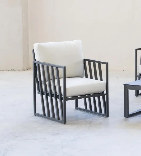 Sillón de aluminio gris antracita para interiores de estilo industrial chic Lovenia