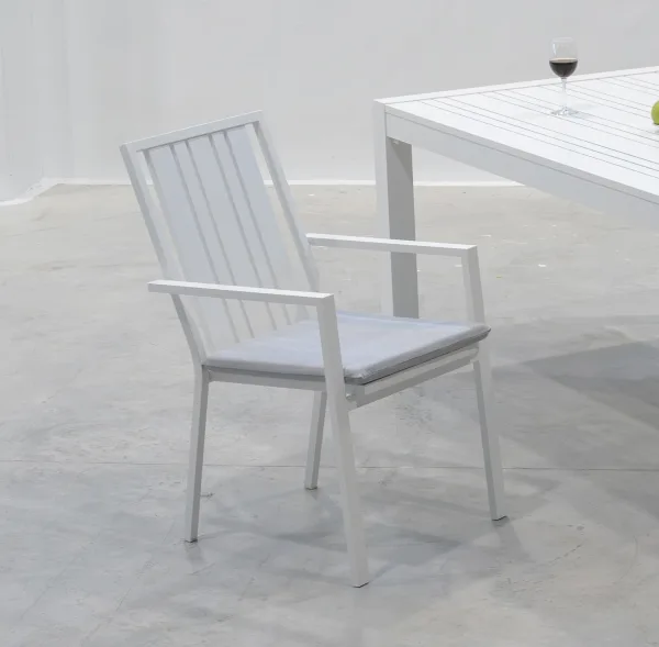 Sillón moderno escandinavo de aluminio Paola