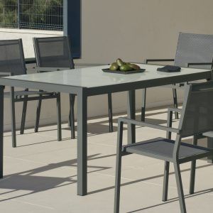 Mesa comedor de aluminio y tablero HPL Córcega