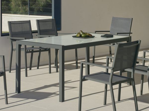 Mesa comedor de aluminio y tablero HPL Córcega