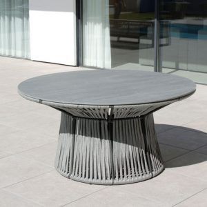 mesa redonda de comedor para jardín fabricada en aluminio y cuerda trenzada modelo Rodhos